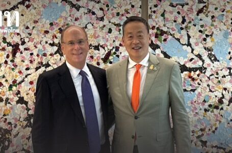 นายกรัฐมนตรีไทย เข้าพบ Mr. Larry Fink CEO กลุ่มบริษัท BlackRock บริษัทผู้นำในการบริหารการเงิน และการลงทุนของโลก เพื่อศึกษาแนวทางในการลงทุนในไทย