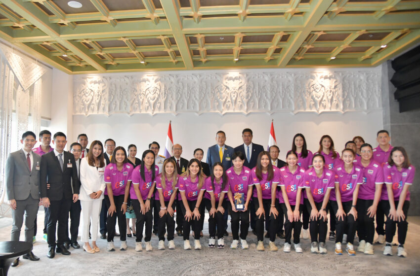  “เศรษฐา ทวีสิน” นายกรัฐมนตรีให้กำลังใจนักกีฬาวอลเลย์บอลหญิงทีมชาติไทย หวังให้ผ่านรอบคัดเลือก เข้าแข่งขันกีฬาโอลิมปิก 2024 โดยรัฐบาลพร้อมสนับสนุนเต็มที่