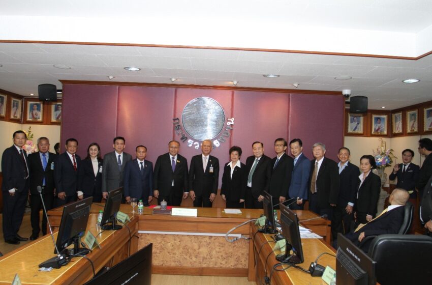 “ดร.เนาวรัตน์ ทรงสวัสดิ์ชัย” ประธานสภาฯ และคณะกรรมการบริหาร สภาองค์การนายจ้างผู้ประกอบการค้าและอุตสาหกรรมไทย (อีคอนไทย) เข้าพบ รมว.กระทรวงแรงงาน เพื่อหารือในหลายประเด็น