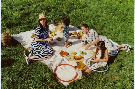 UNIQLO x Marimekko คอลเลคชันลิมิเต็ด ประจำฤดูร้อน 2024 ในธีม “Joyful Summer Picnic”