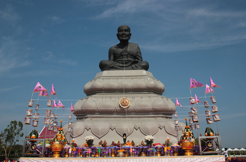  สมเด็จธงชัย สมโภชใหญ่ ‘พระแท่นวัชรอาสน์’ จำลอง และต้นพระศรีมหาโพธิ์ ถวายเป็นพระราชกุศล 72 พรรษา พระบาทสมเด็จพระเจ้าอยู่หัว